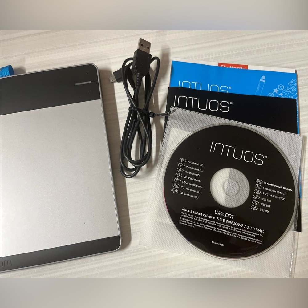 Wacom CTH-480 Intuos Small Creative Pen & Touch Tablet - Picture 4 of 8